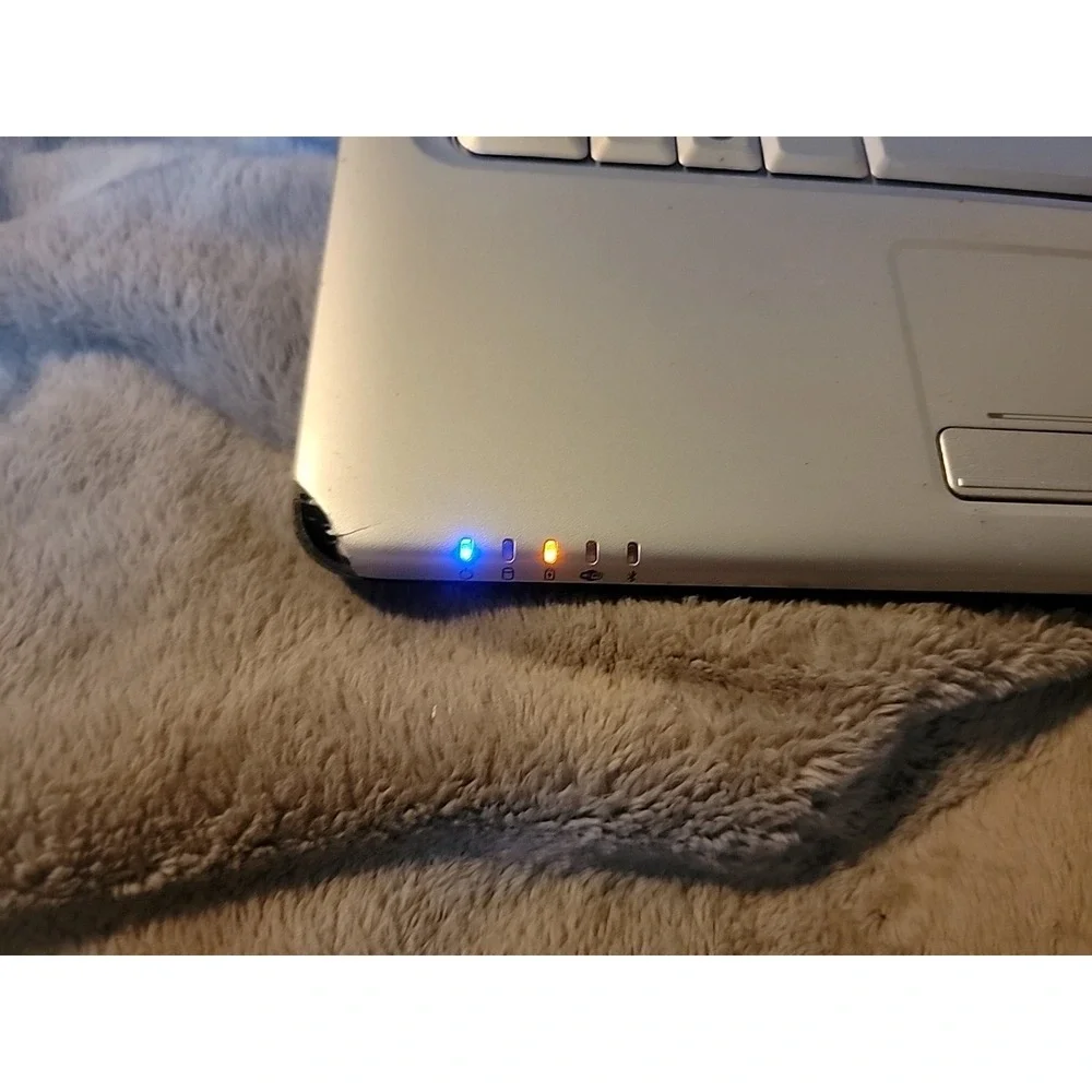 Dell Inspiron 1525 Laptop — READ